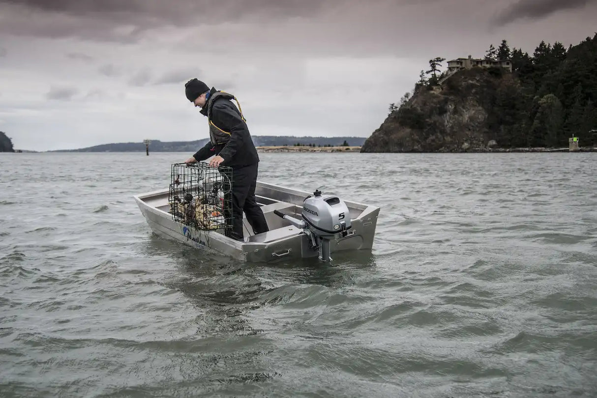 Honda 5 HP Outboard Motor - Model BF5DHSHNA