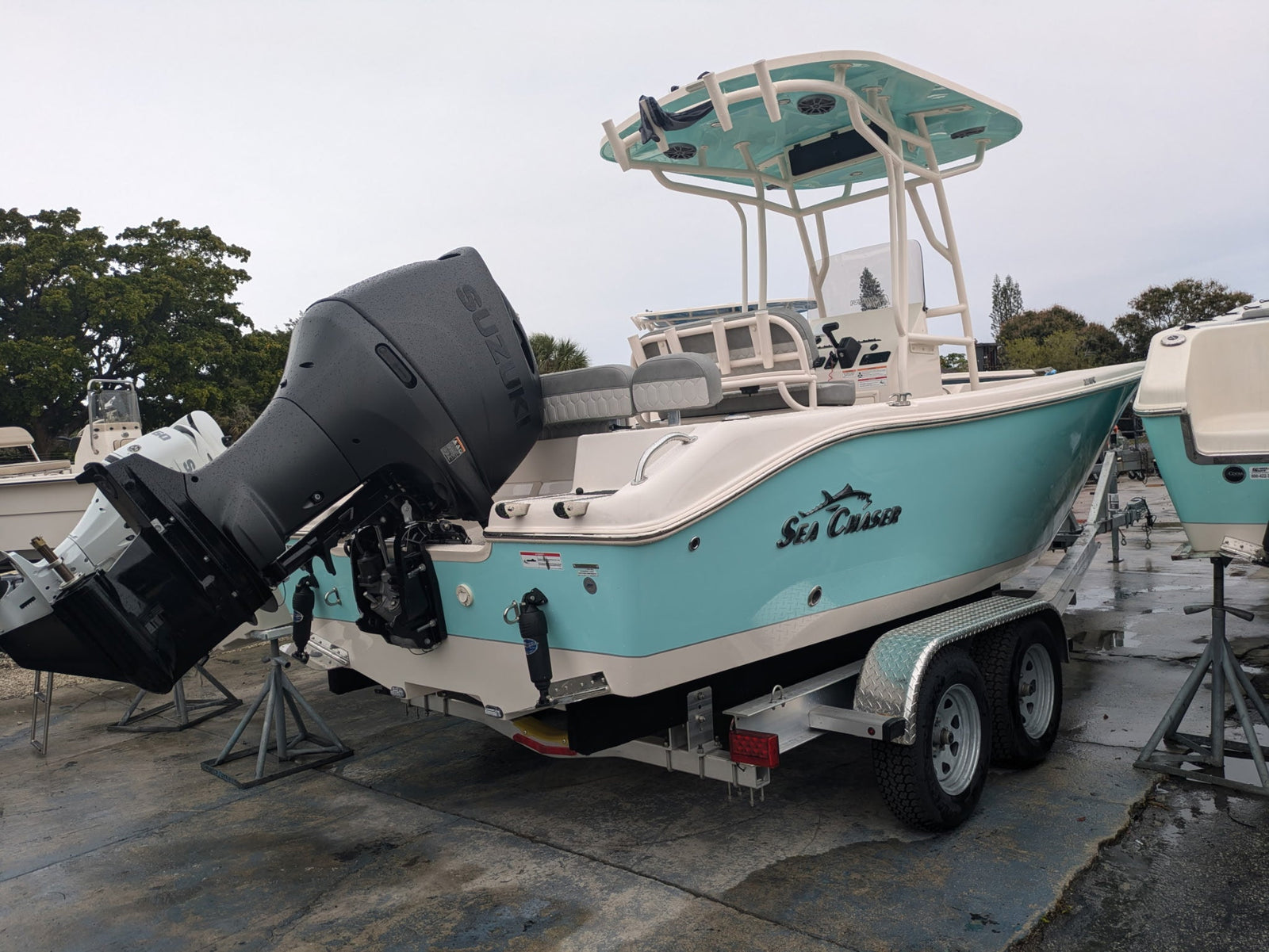 Inboard vs. Outboard Motors: Which One is Right for Your Boat?