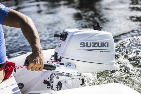 Suzuki 6 HP In use on dinghy 